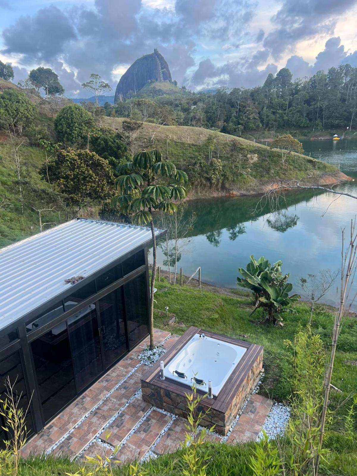 Cabana Privada Sin Prisa "Not Rush" Preciosa! Con Jacuzzi, Vista Y Acceso Directo Al Embalse, Vista A La Piedra , Deporte Acuatico Paddle Board And Breakfast Incluidos ! Imperdible Guatapé Esterno foto