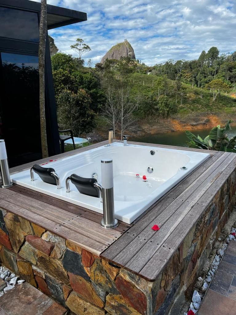 Cabana Privada Sin Prisa "Not Rush" Preciosa! Con Jacuzzi, Vista Y Acceso Directo Al Embalse, Vista A La Piedra , Deporte Acuatico Paddle Board And Breakfast Incluidos ! Imperdible Guatapé Esterno foto